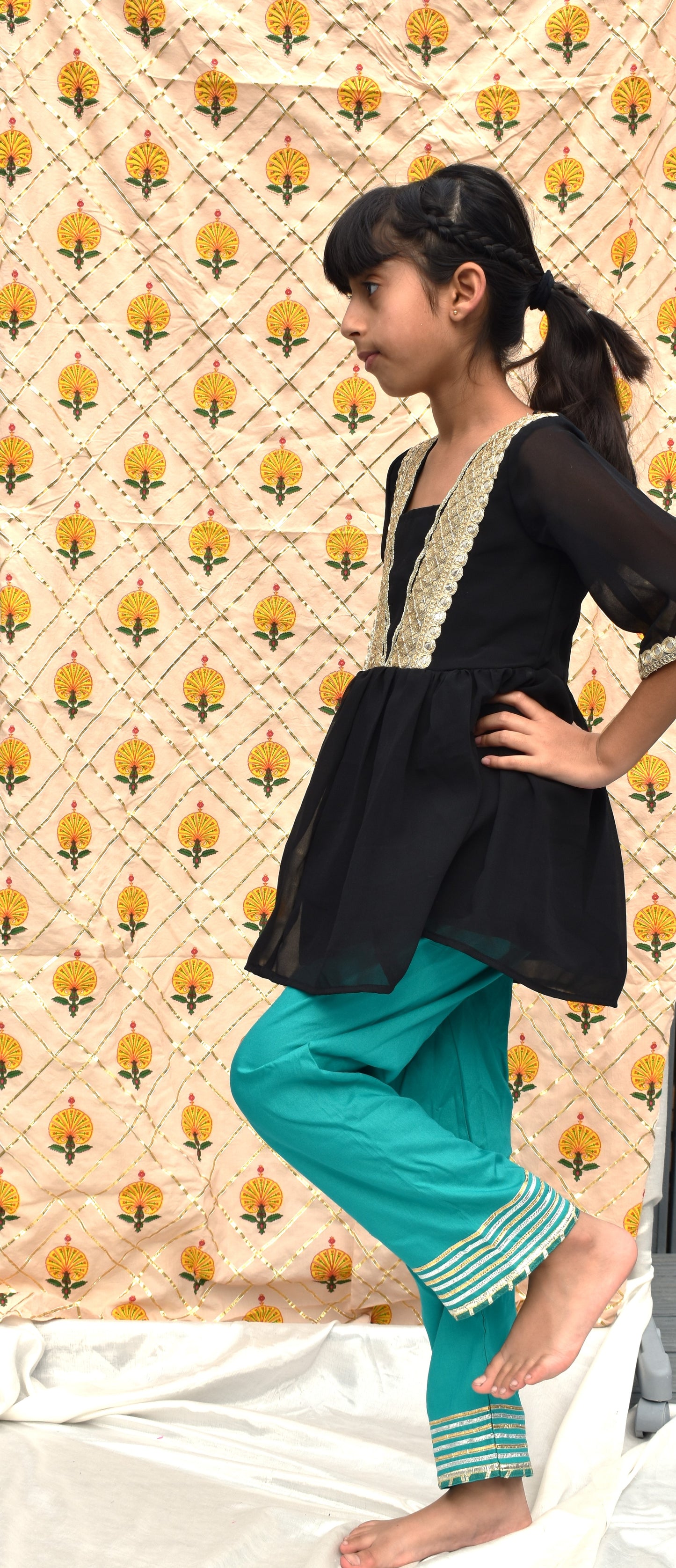 Pop : Black peplum top with blue pants for girls