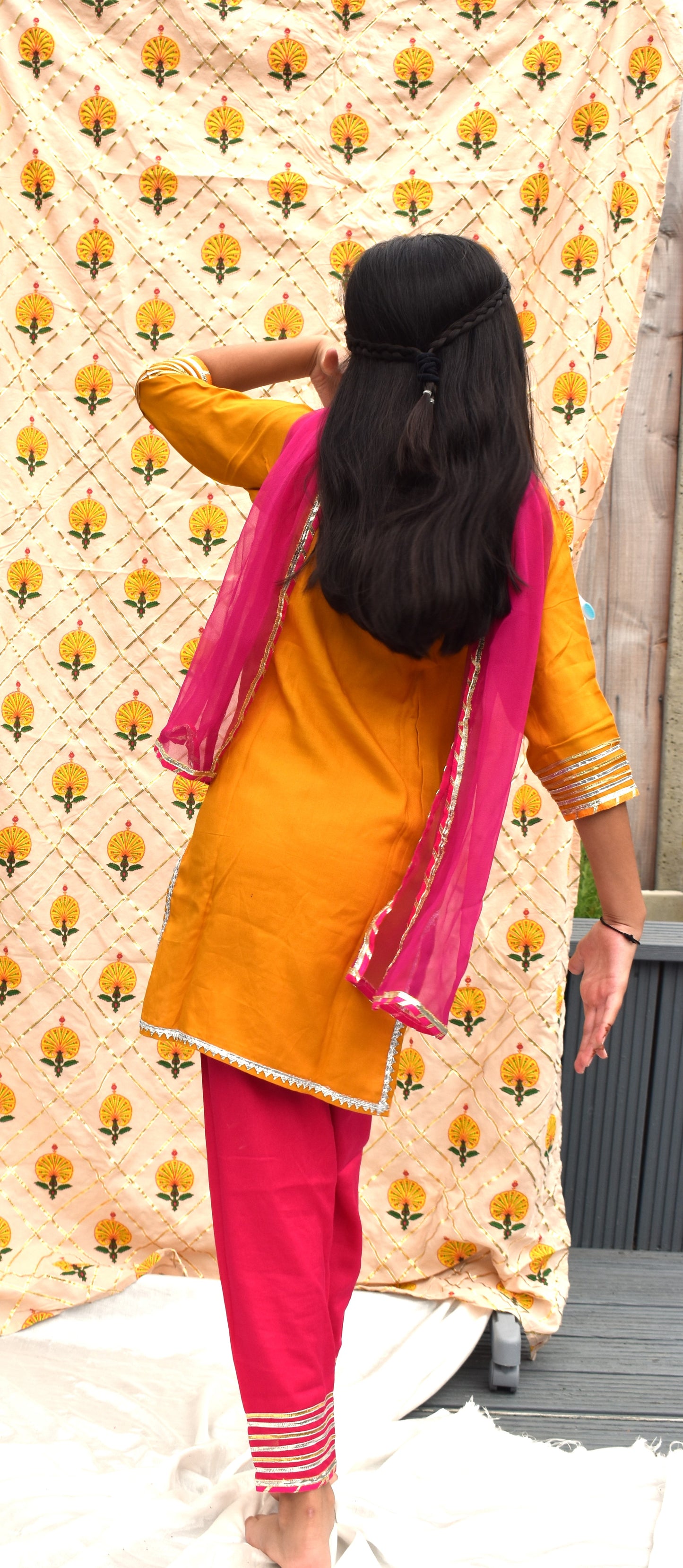 Ira Peel : Yellow kurta with pink pants and dupatta for girls