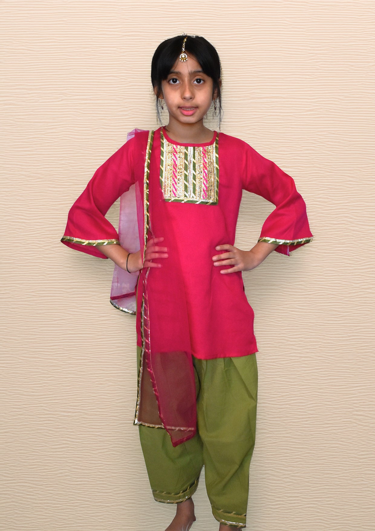 Siavi Ira - Pink kurta with green payjama and dupatta set for women