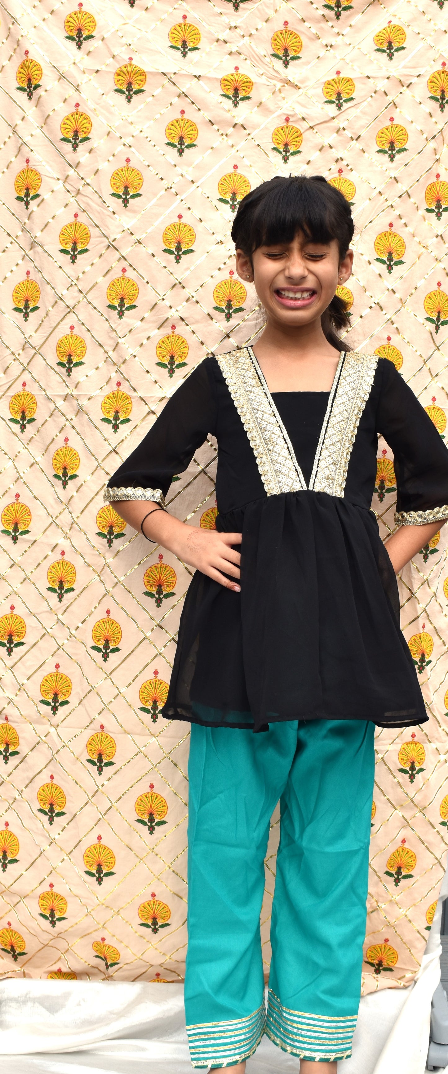 Pop : Black peplum top with blue pants for girls