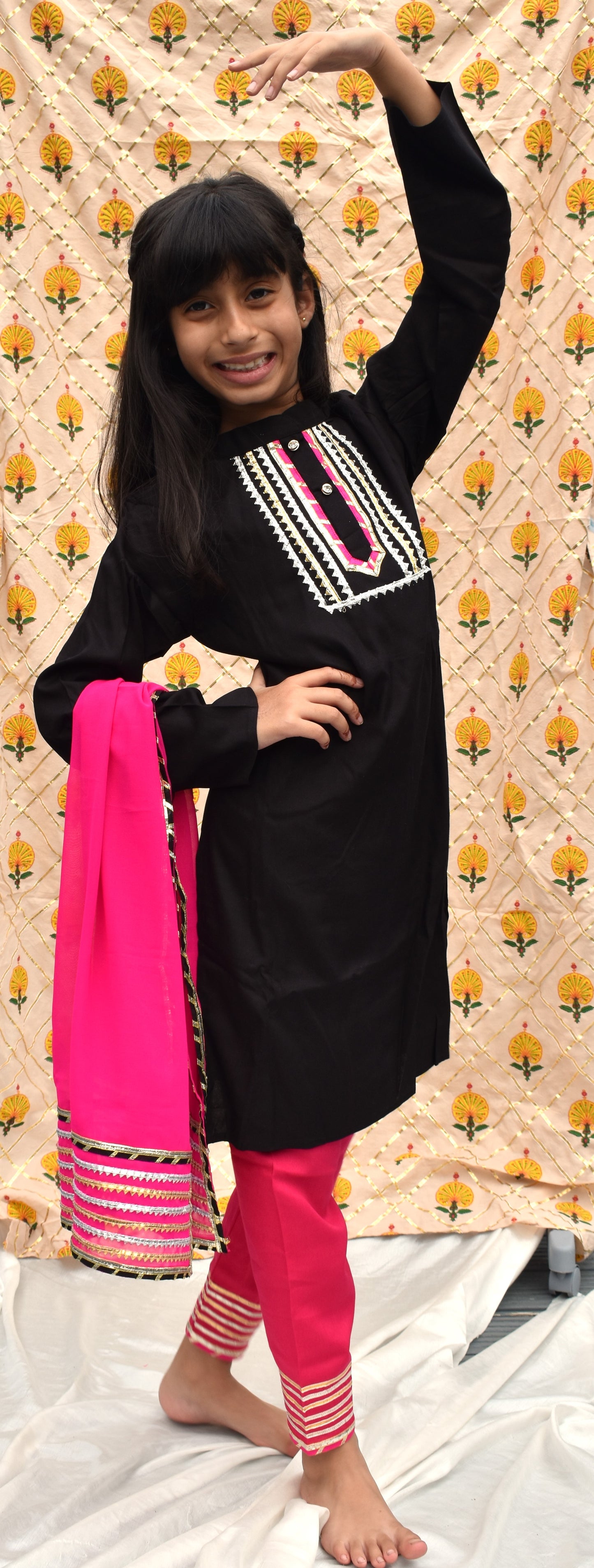 Ira Śyāmah : Black kurta with pink pants and dupatta for girls